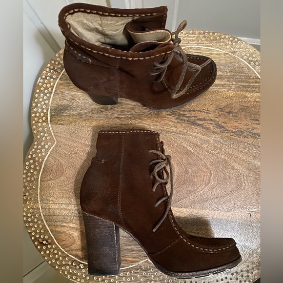 Frye Parker Moc Heeled Ankle Bootie Distressed Oil Rubbed Suede Lace Up - Picture 8 of 16